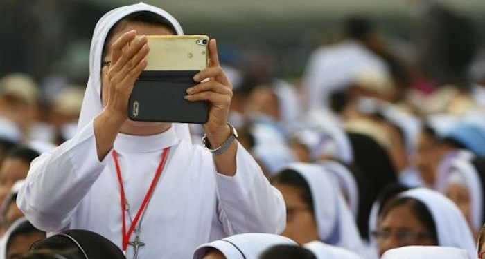 Pesan Vatikan untuk Para Biarawati: Bijaklah Manfaatkan Media Sosial