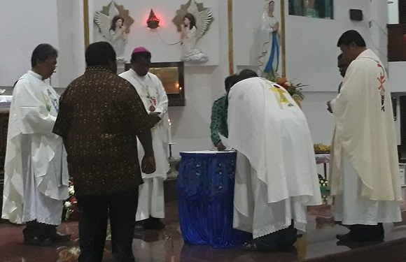 Setelah Mengabdi 17 Tahun di Nabire, Pastor Yusuf Suharyoso SJ Pindah
