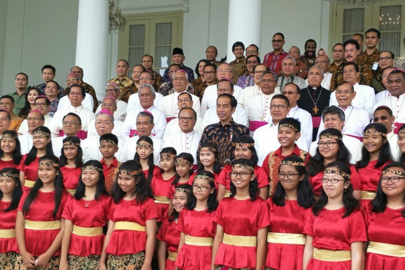 Bertemu Panitia dan Pemenang Pesparani, Jokowi: Dari Paduan Suara Kita Belajar Toleransi