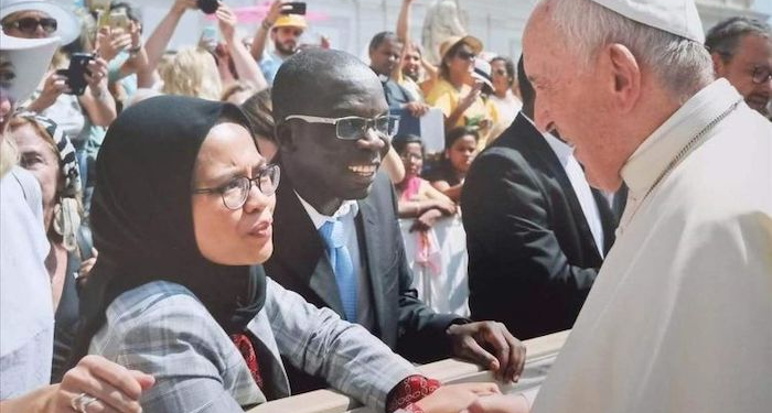Foto dengan Paus Fransiskus, Gadis Muslim: Iman Saya Tidak Goyah