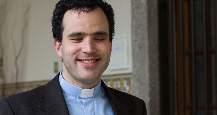 Tiago Varanda Jadi Imam Tuna Netra Pertama