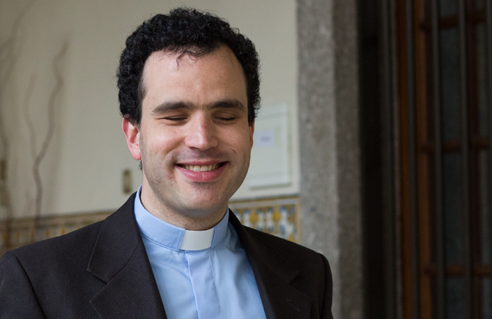 Tiago Varanda Jadi Imam Tuna Netra Pertama