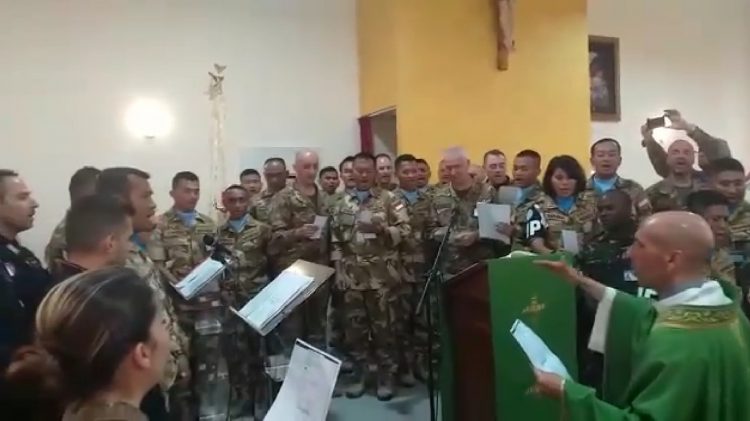 TNI dan Tentara dari Negara Lain Kompak Nyanyikan Lagu Rohani Berbahasa Indonesia