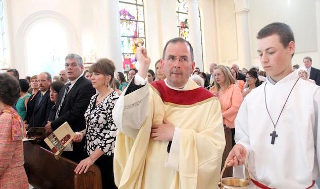 Dituding Korupsi Uang Paroki 1,4 Miliar untuk Beli Rumah dan Kencan dengan Sejumlah Pria, Imam di AS Ditangkap