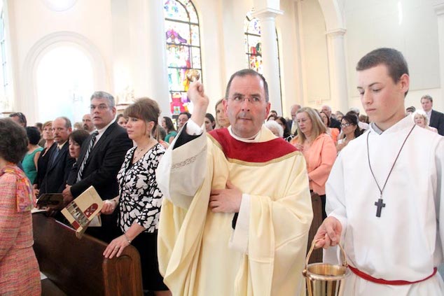 Dituding Korupsi Uang Paroki 1,4 Miliar untuk Beli Rumah dan Kencan dengan Sejumlah Pria, Imam di AS Ditangkap