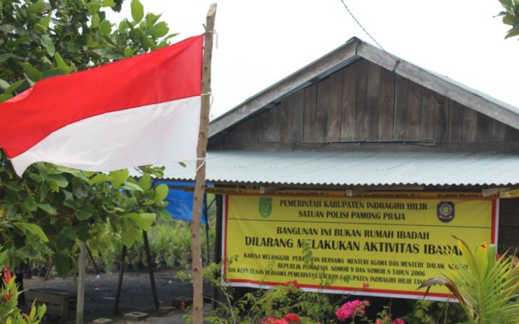 “Tuhan Yesus, Pak Jokowi Tolong Kami,” Teriak Ibu-ibu yang Dibubarkan Saat Sedang Ibadah