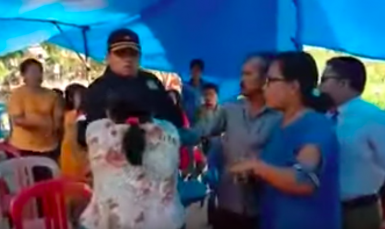 “Tuhan Yesus, Pak Jokowi Tolong Kami,” Teriak Ibu-ibu yang Dibubarkan Saat Sedang Ibadah