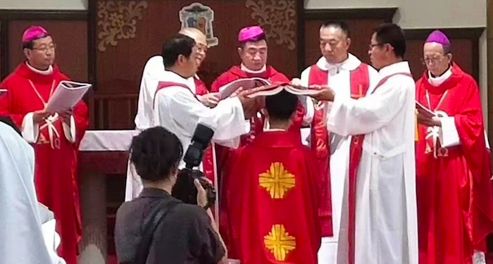 China Tahbiskan Uskup Pertama Pasca Ada Kesepakatan dengan Vatikan
