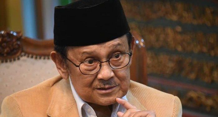 Kisah Habibie yang Pernah Shalat di Gereja