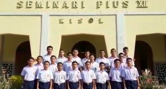 “Kami Bangga,” Ungkapan Selamat dari Seminari Kisol untuk Johnny G Plate