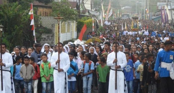 Ribuan Umat Katolik Ikut Safari Rosario di Ruteng, Flores