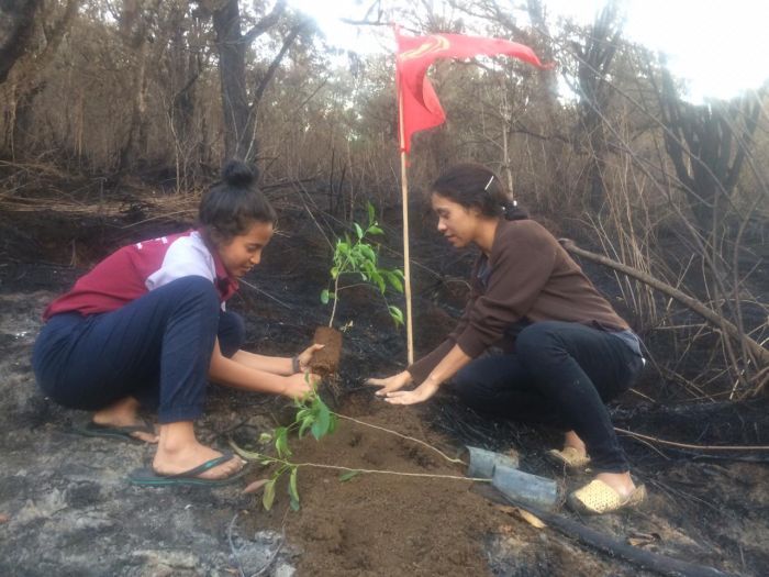 Tanam Pohon di Hutan yang Terbakar, Cara PMKRI Ruteng Sambut Peringatan Sumpah Pemuda
