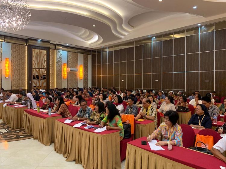 Pengelola Sekolah Katolik di Regio Makassar, Amboina dan Manado Beri Perhatian Pada Karakter Guru
