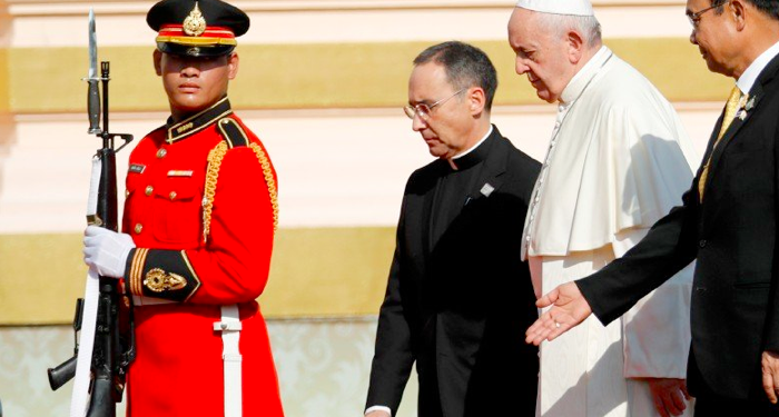 Paus Puji Harmoni Antarumat Beragama Thailand