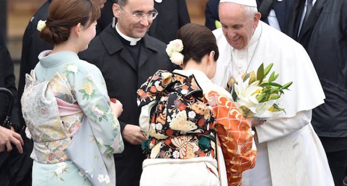 Paus Kembali ke Vatikan Setelah Kunjungan Tujuh Hari di Asia