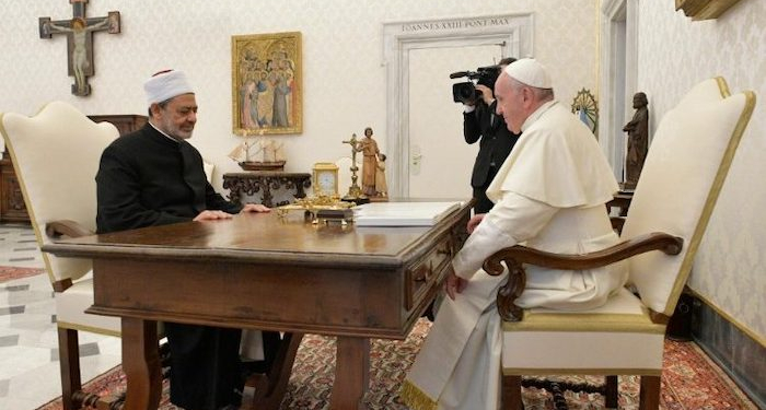 Paus Fransiskus Bertemu dengan Imam Besar Al-Azhar di Vatikan