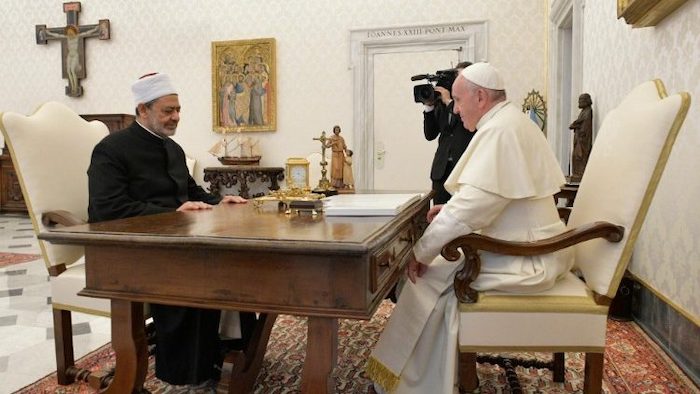 Paus Fransiskus Bertemu dengan Imam Besar Al-Azhar di Vatikan