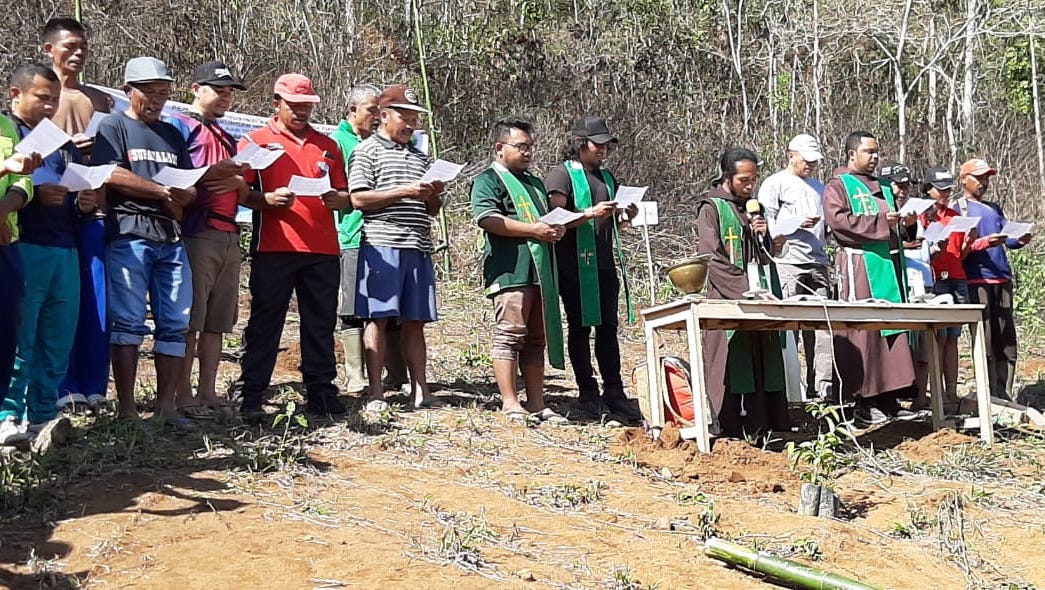 Syukuri HUT ke-80, Paroki di Flores Gelar Ibadat dan Konservasi di Hutan Lindung
