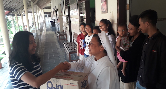 Mahasiswa ASMI Santa Maria Yogyakarta Gelar Baksos di Panti Brayat Pinuji Putri