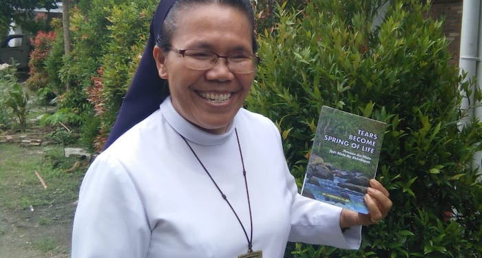 Tulis Buku Pengalaman: Suster Lamberta FCJM Memaknai 34 Tahun Hidup Membiara