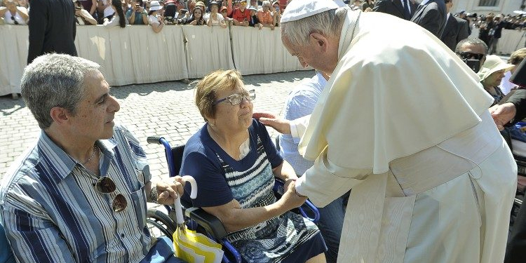 Paus Fransiskus: Jaga Martabat Penyandang Disabilitas