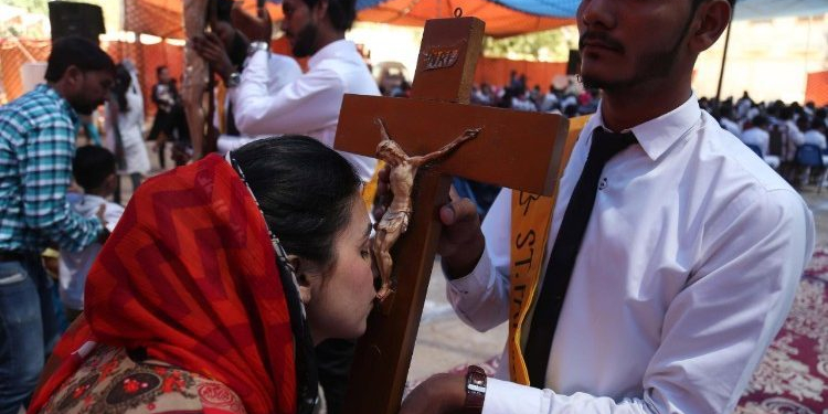 Pengacara Katolik Berjuang Bebaskan Gadis 14 Tahun yang Diculik dan Dipaksa Pindah Agama