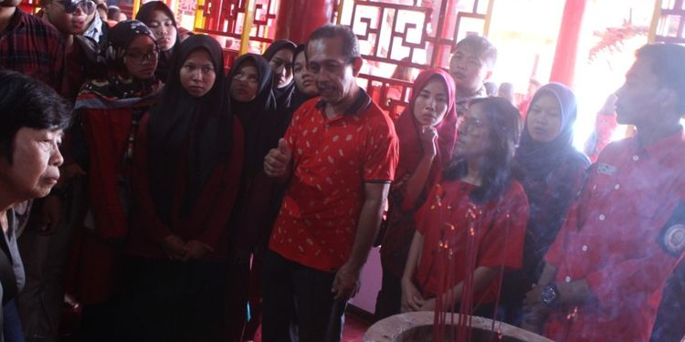 Rawat Toleransi, Umat Berbagai Agama di Jember Bersatu Merayakan Imlek