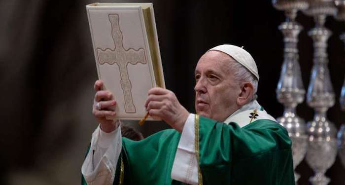 Paus Fransiskus: Bacalah Kitab Suci Setiap Hari