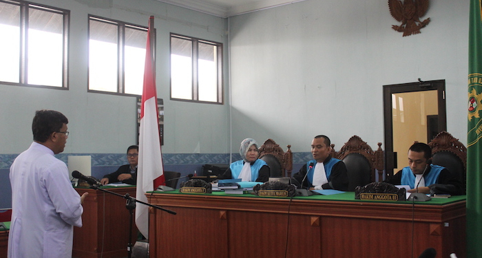 Berjubah Hadiri Sidang IMB Gereja, Romo di Karimun Bantah Berbagai Tudingan Penggugat