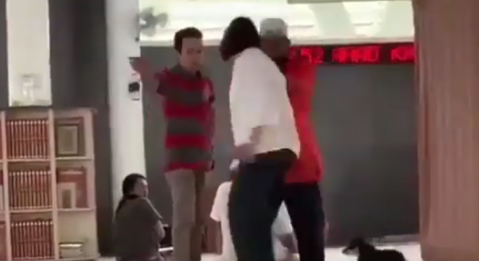 Gangguan Jiwa, Wanita Katolik yang Bawa Anjing ke Masjid di Bogor Divonis Bebas