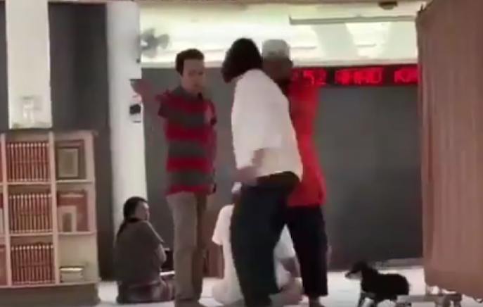 Gangguan Jiwa, Wanita Katolik yang Bawa Anjing ke Masjid di Bogor Divonis Bebas