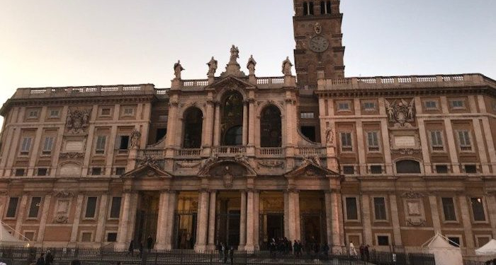 Keuskupan Roma Ubah Kebijakan: Gereja-gereja Paroki Tetap Dibuka untuk Doa Pribadi