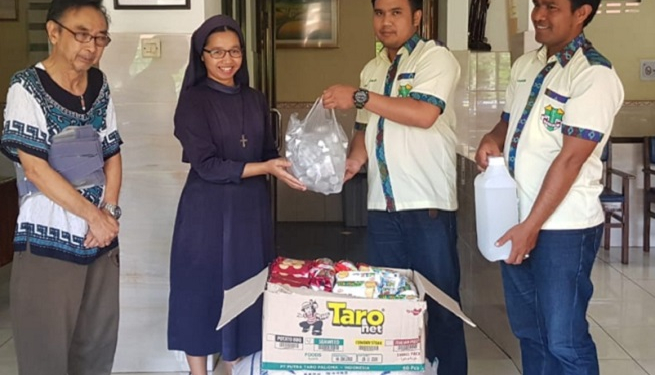 Pemuda Katolik Komcab Sukabumi Salurkan Bantuan Sembako dan Hand Sanitizer kepada Lansia Wisma Asisi