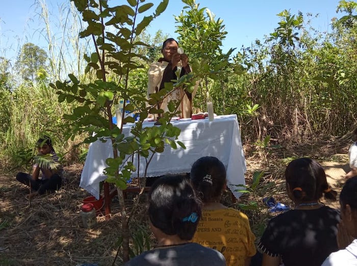 Saat Misa Minggu Palma Digelar di Kebun