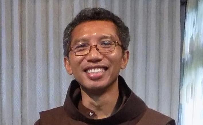 Tuhan Yang Bangkit: Yang Terluka Yang Menyembuhkan