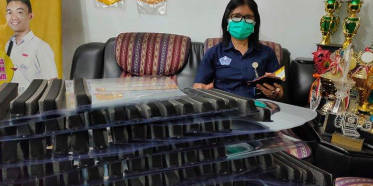 SMA Katolik di Kalbar Sumbang APD untuk Tenaga Medis