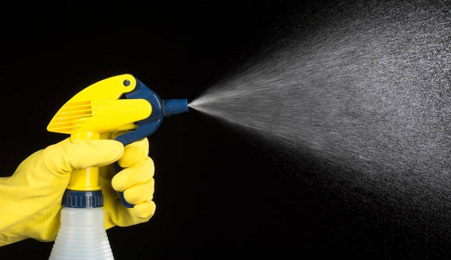 Pemuda Katolik di Jambi Semprot Disinfektan ke Rumah Warga