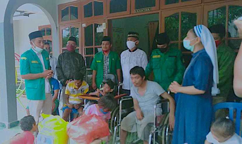 Kunjungi Panti Asuhan Katolik, GP Ansor di NTT Donasi Sembako