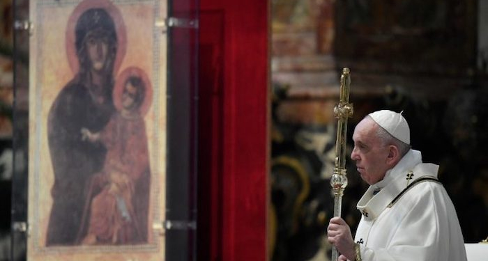 Cek di Sini, Cara untuk Bisa Berdoa Bersama Paus Fransiskus Malam Ini