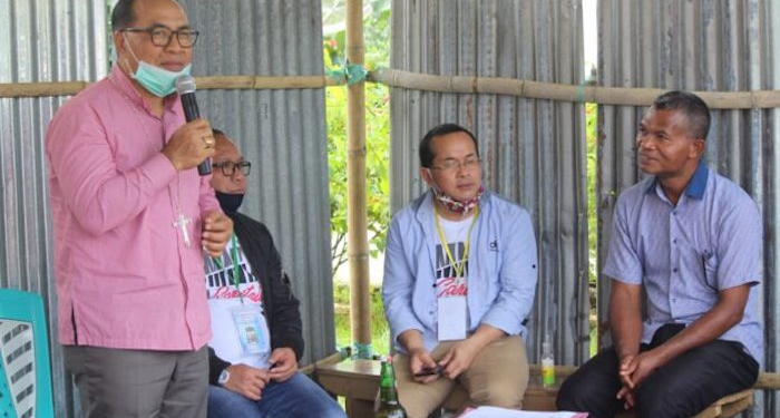 Uskup Ruteng Sumbang Sembako untuk Kaum Disabilitas