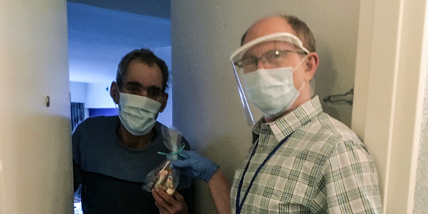 Dokter Katolik di AS Rawat Tunawisma yang Terdampak Covid-19