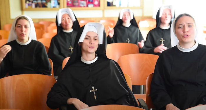 Aksi Unik Biarawati di Polandia: Ngerap untuk Galang Dana Bagi Tenaga Medis