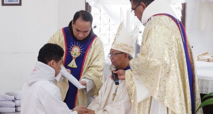 Jadilah Pelayan yang Rendah Hati, Pesan Uskup Paskalis kepada Empat Diakon Fransiskan