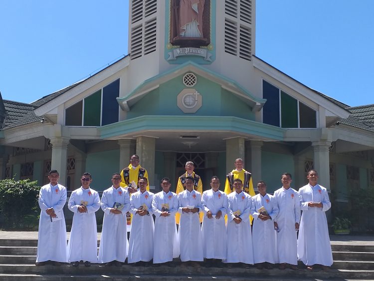 11 Frater SVD Ikrar Kaul Kekal di Seminari Tinggi St. Paulus Ledalero