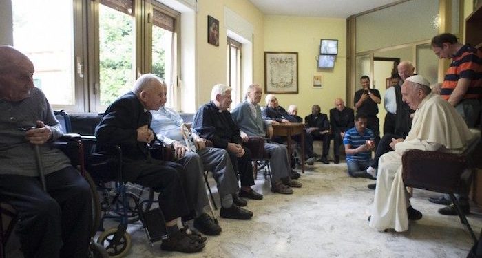 Bertemu Para Imam Lansia, Paus Fransiskus Berterima Kasih atas Kesetiaan Mereka kepada Tuhan dan Gereja