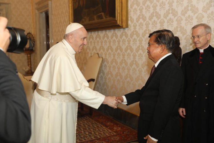 JK Bertemu Paus Fransiskus di Vatikan, Bahas Zayed Award for Human Fraternity