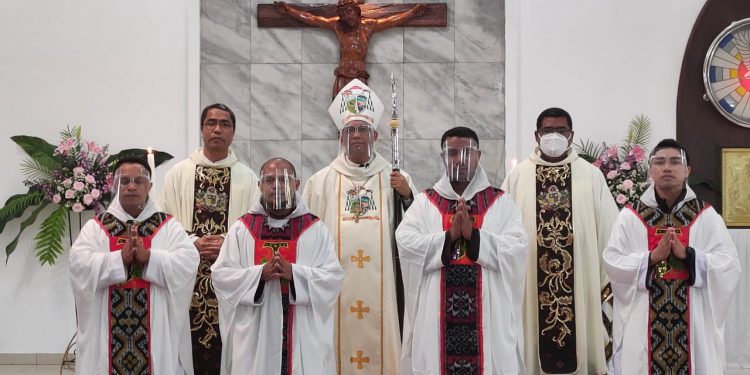 Uskup Bogor Tahbis Empat Imam Baru Fransiskan