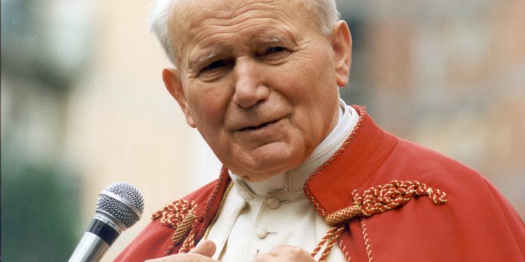 “Darah dari Darahmu, Tulang dari Tulangmu…”: Tentang Pengaruh Paus Yohanes Paulus II Selama Perang Dingin