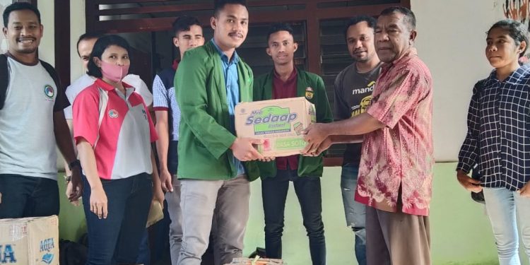 STKIP Simbiosis Ende Salurkan Bantuan untuk Korban Bencana di Lembata
