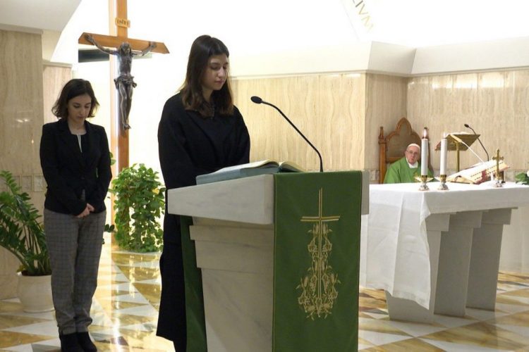 Paus Fransiskus Izinkan Perempuan Jadi Lektor dan Akolit dalam Gereja, Apa Alasannya?